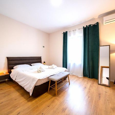 Colorful Comfy Condo Central ติรานา ภายนอก รูปภาพ