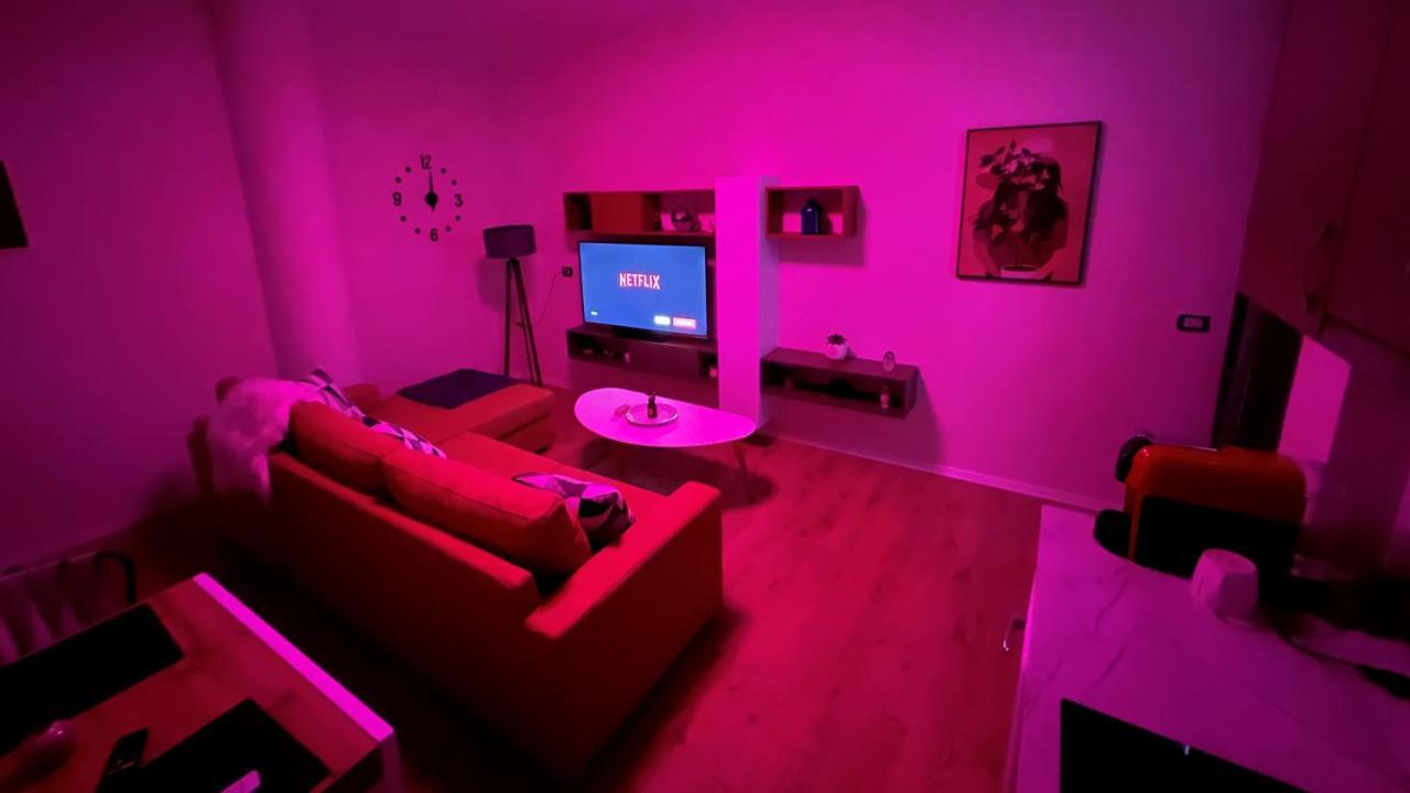 Colorful Comfy Condo Central ติรานา ภายนอก รูปภาพ