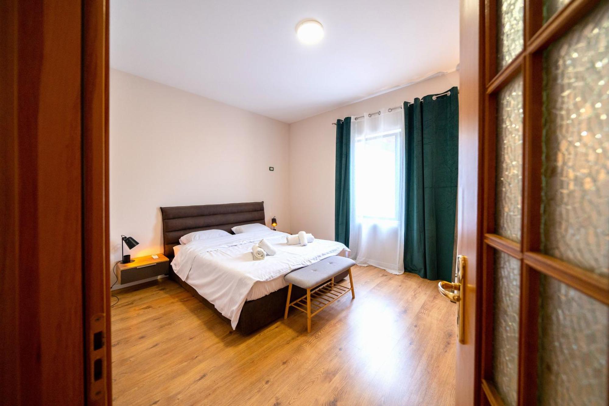 Colorful Comfy Condo Central ติรานา ภายนอก รูปภาพ