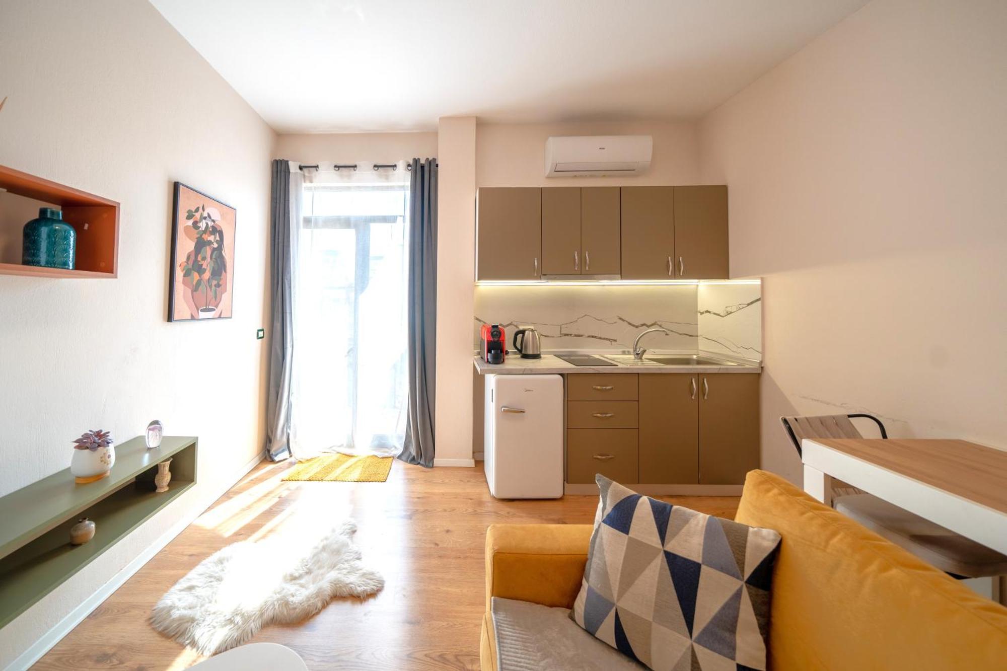 Colorful Comfy Condo Central ติรานา ภายนอก รูปภาพ