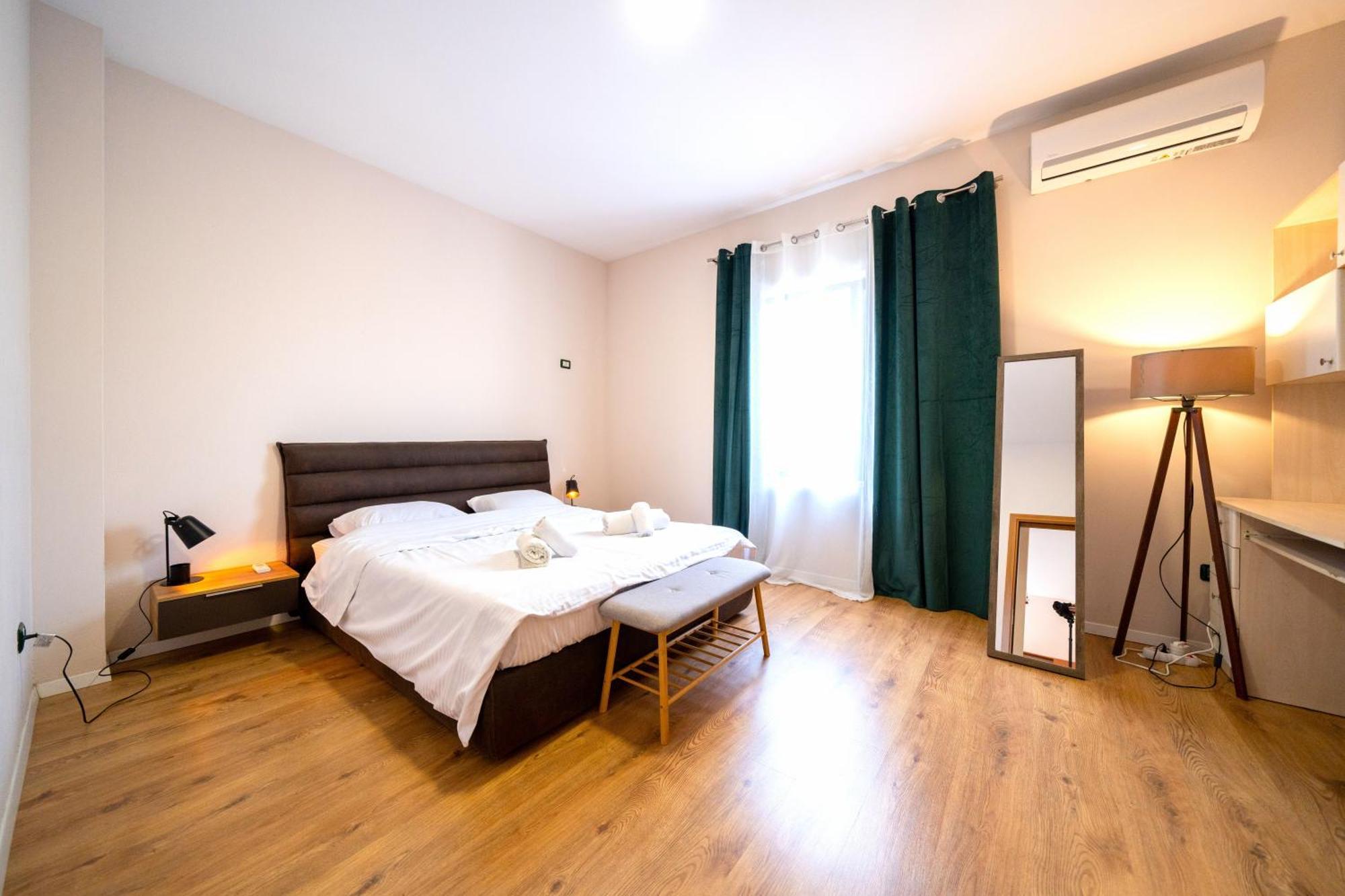 Colorful Comfy Condo Central ติรานา ภายนอก รูปภาพ