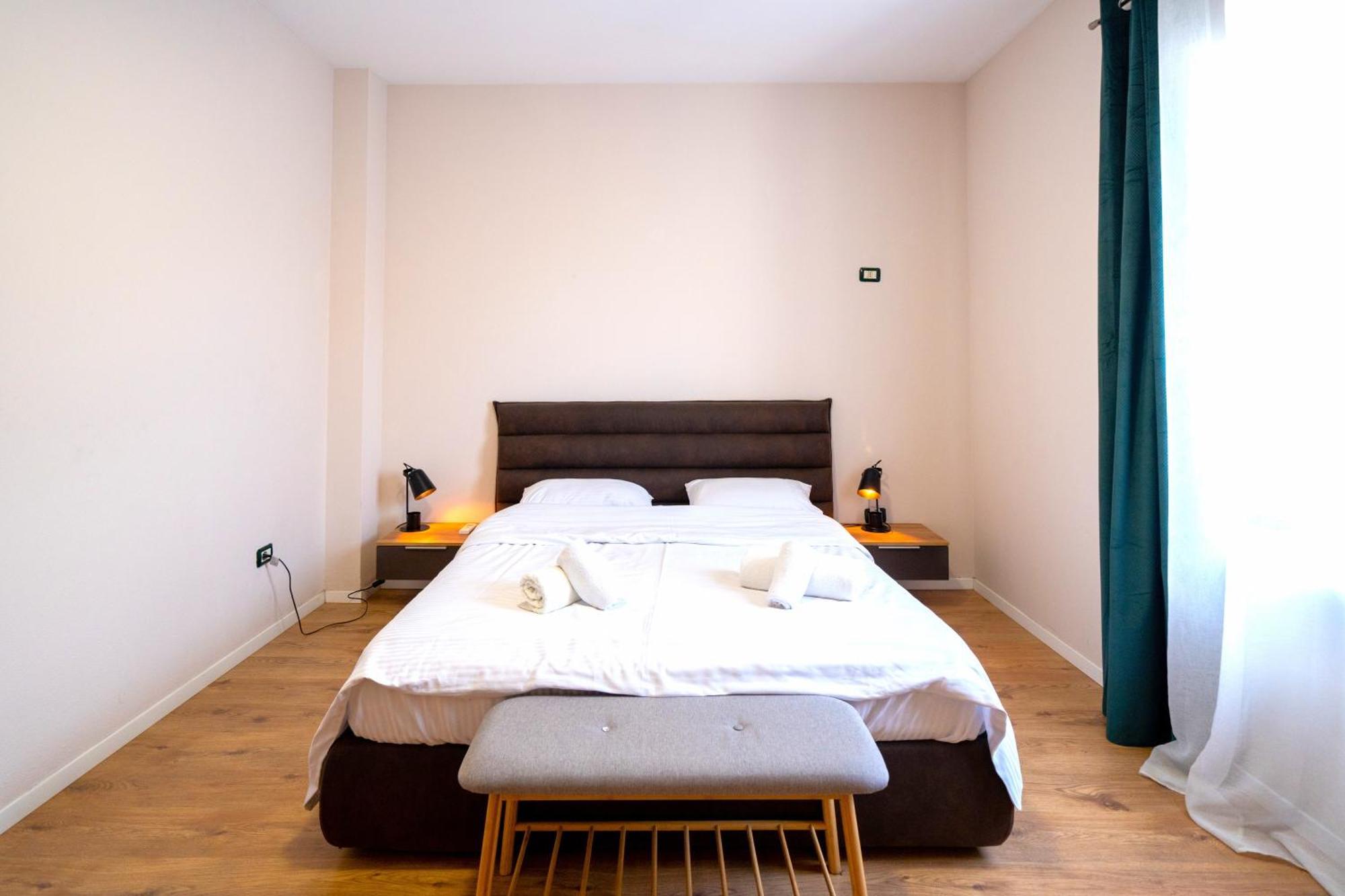 Colorful Comfy Condo Central ติรานา ภายนอก รูปภาพ