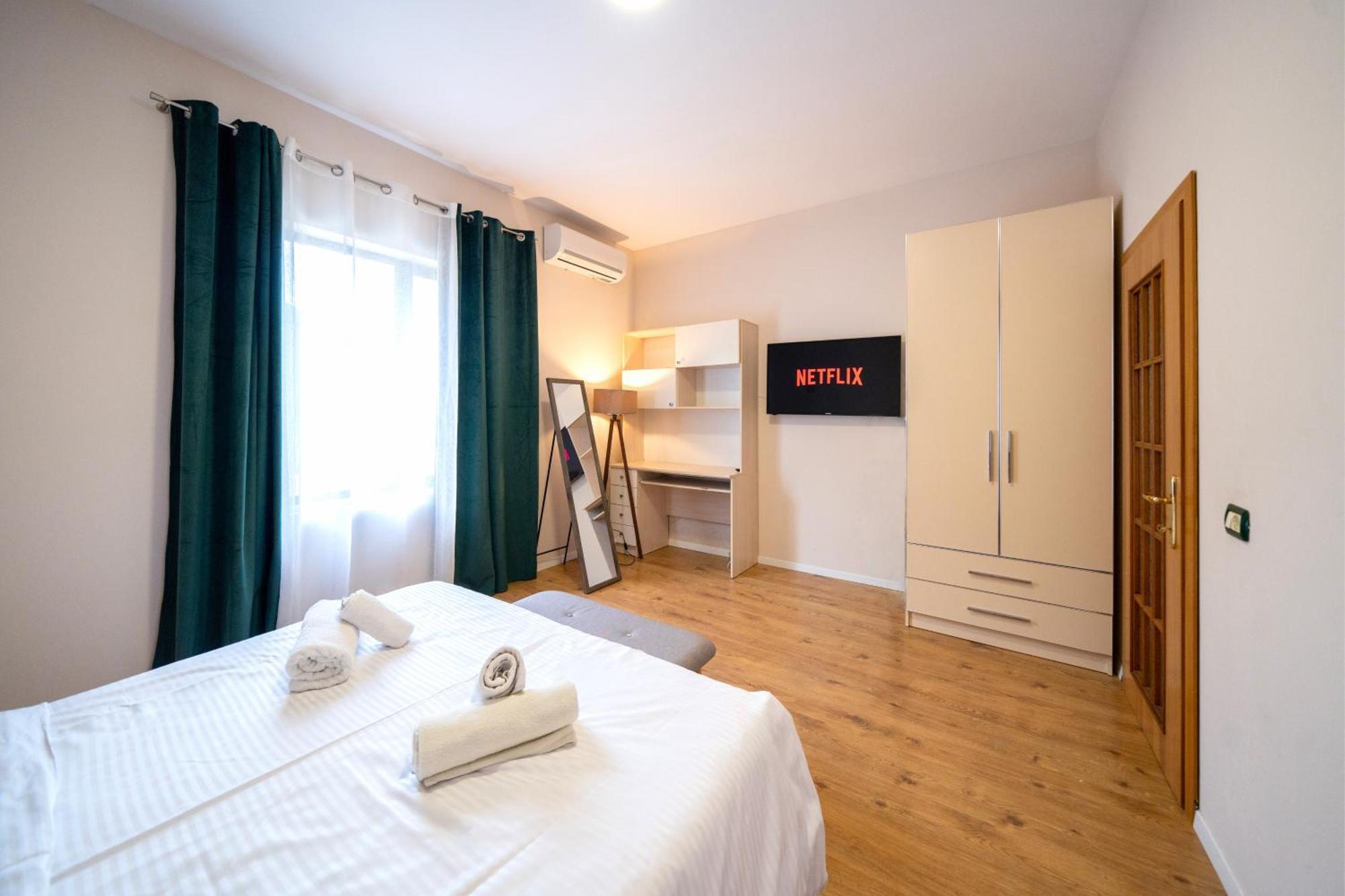 Colorful Comfy Condo Central ติรานา ภายนอก รูปภาพ