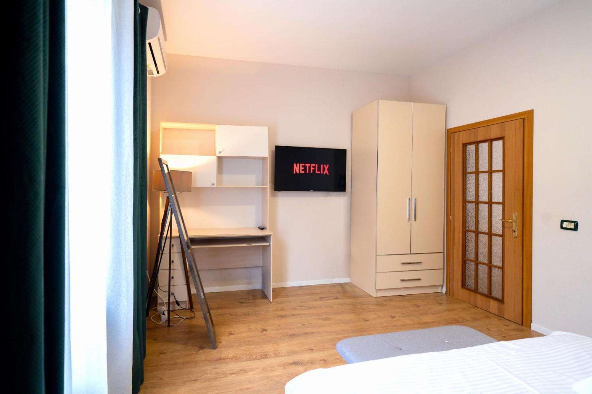 Colorful Comfy Condo Central ติรานา ภายนอก รูปภาพ