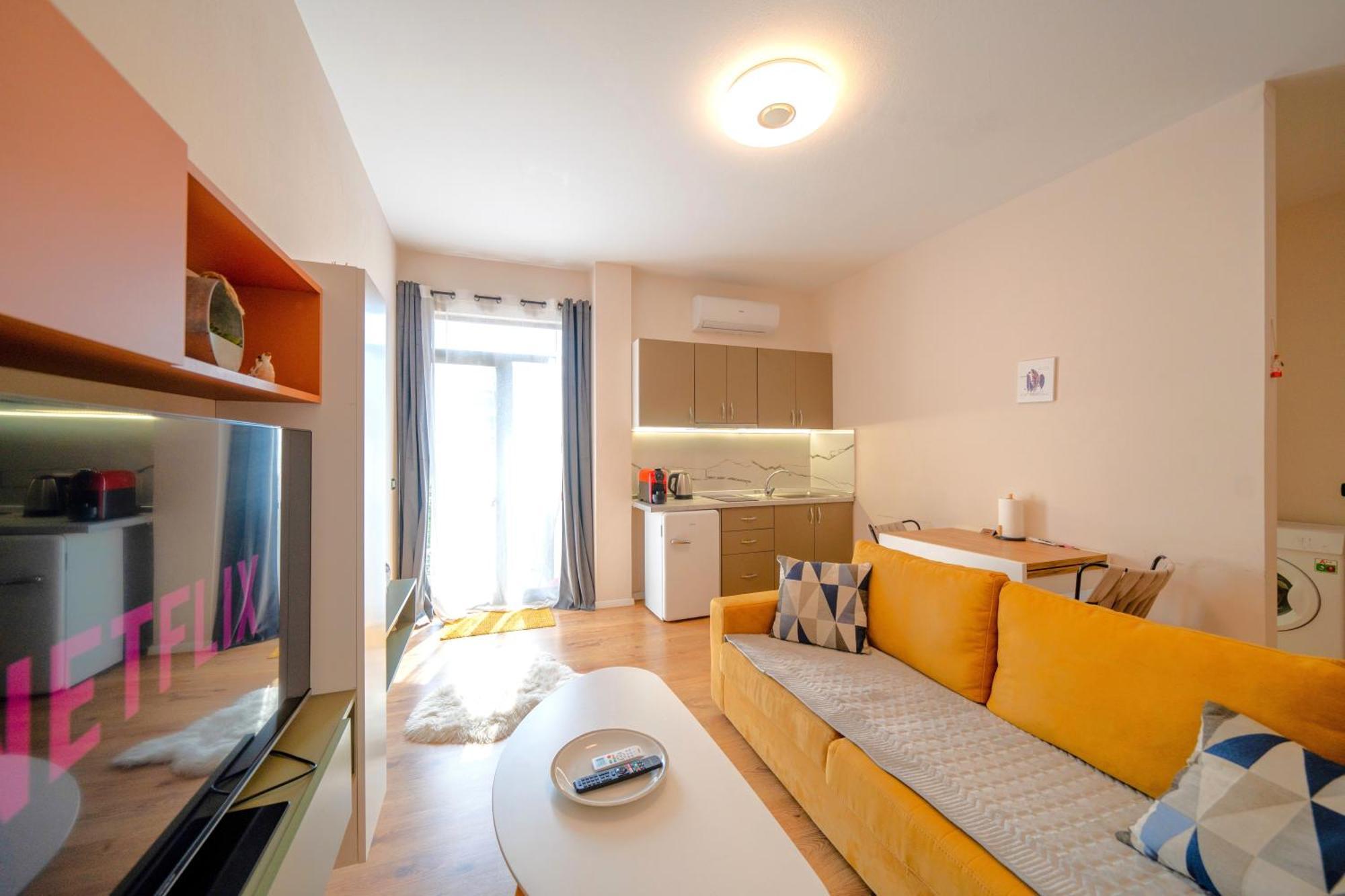 Colorful Comfy Condo Central ติรานา ภายนอก รูปภาพ