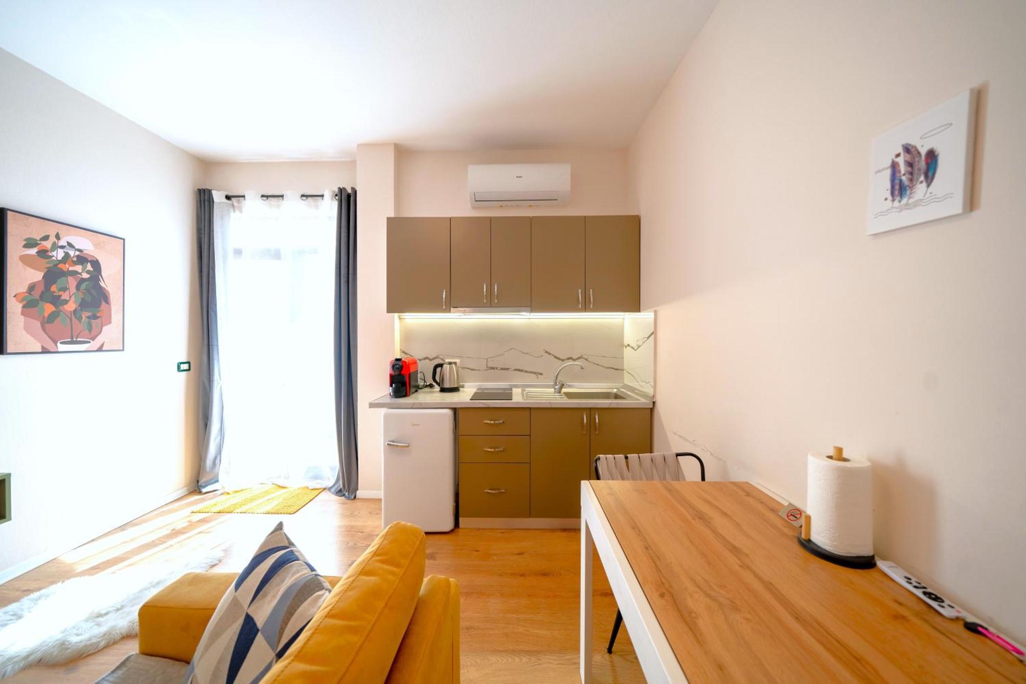 Colorful Comfy Condo Central ติรานา ภายนอก รูปภาพ