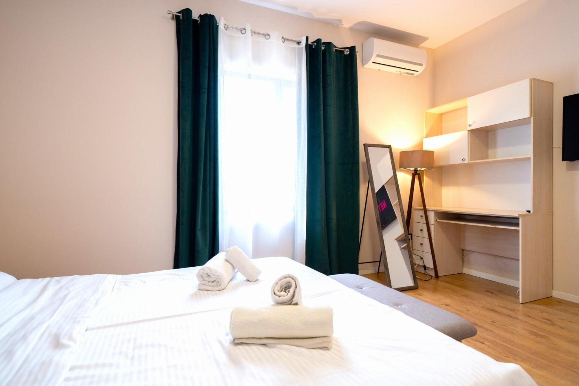 Colorful Comfy Condo Central ติรานา ภายนอก รูปภาพ